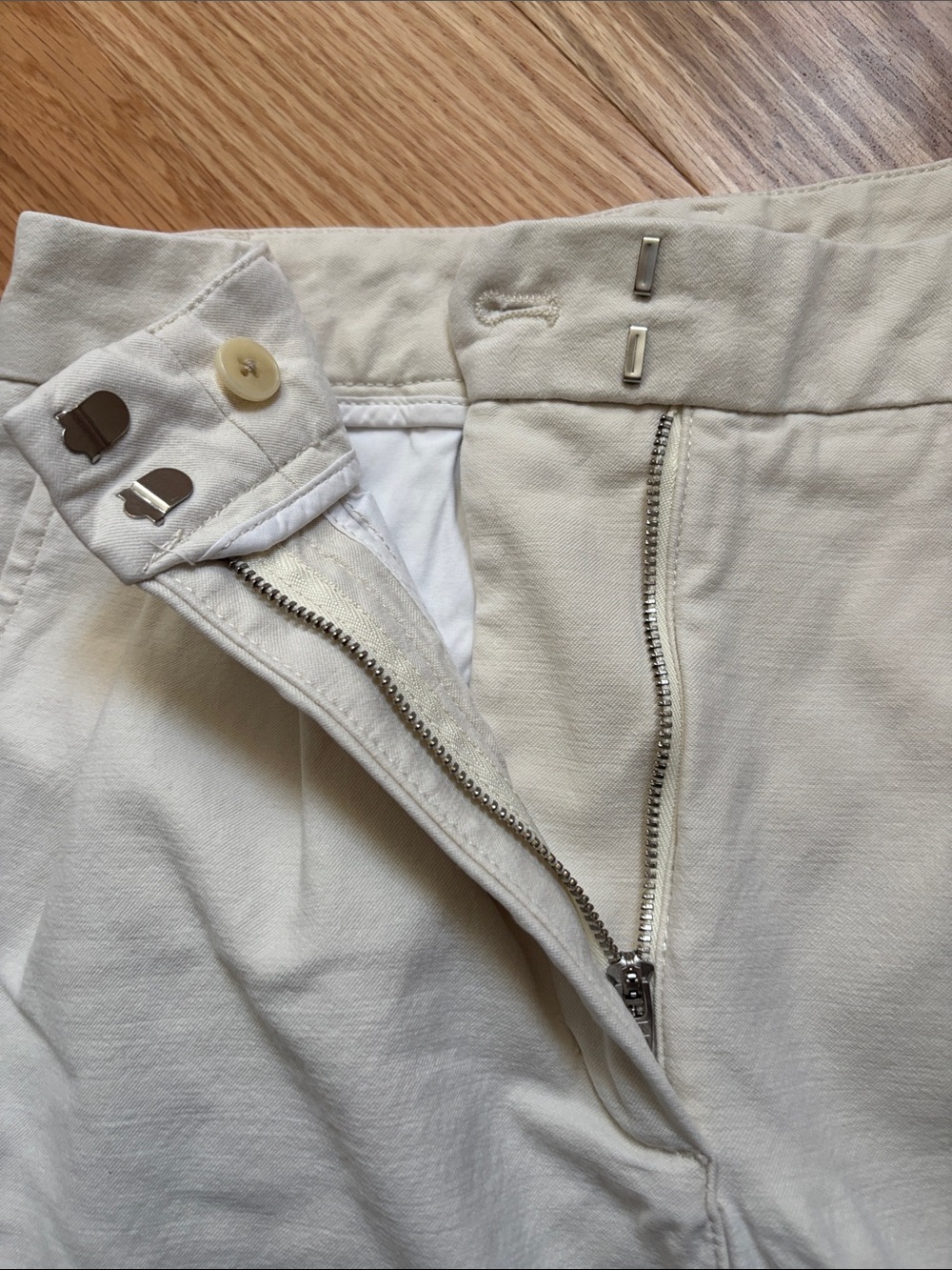 Wilfred Off-White Pleated Wide-Leg Trousers - Picture 5 of 10
